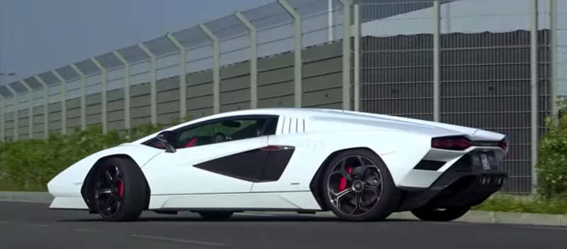 Neuer Lamborghini Countach bei Testfahrt entdeckt