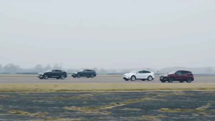 BMW iX gegen Tesla Model X gegen Audi e-tron S gegen Mercedes EQC: DRACHENRENNEN