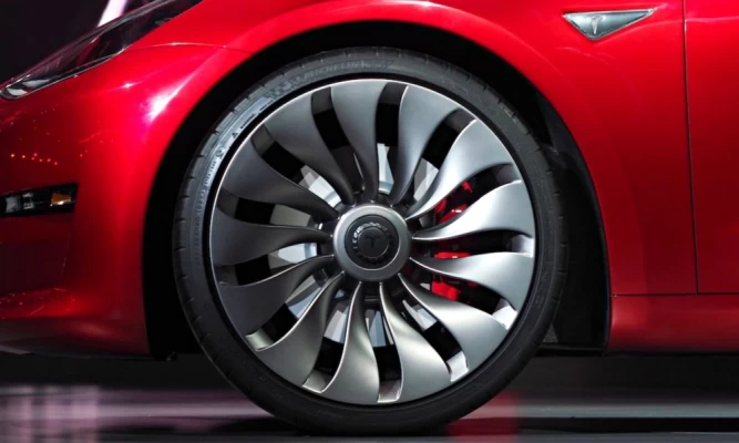 Teslas teilen jetzt den Gesundheitszustand der Reifen mit dem Benutzer