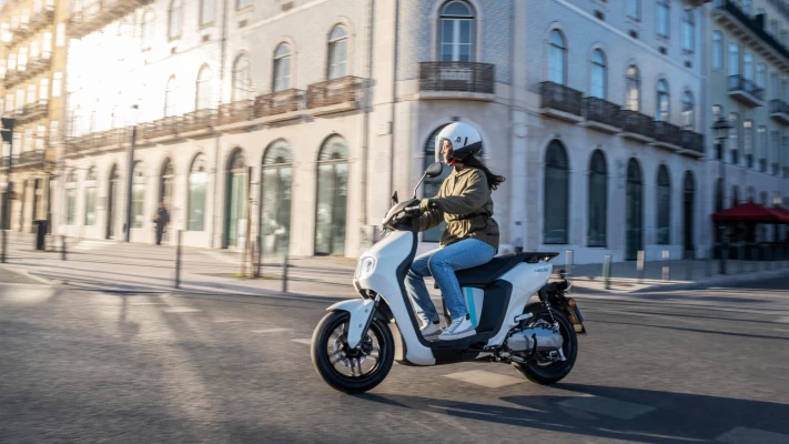 Neues Yamaha Neo electric Moped
