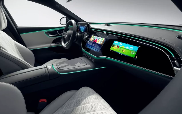 Mercedes E-Klasse 2024 mit Superscreen, integriertem TikTok und Selfie-Kamera enthüllt