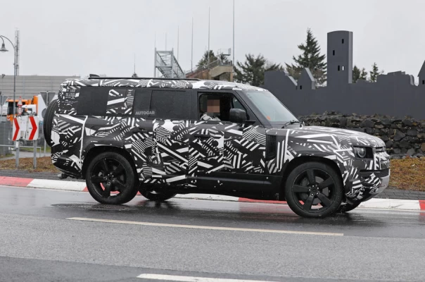 Der neue Land Rover Defender 2022 wird getestet