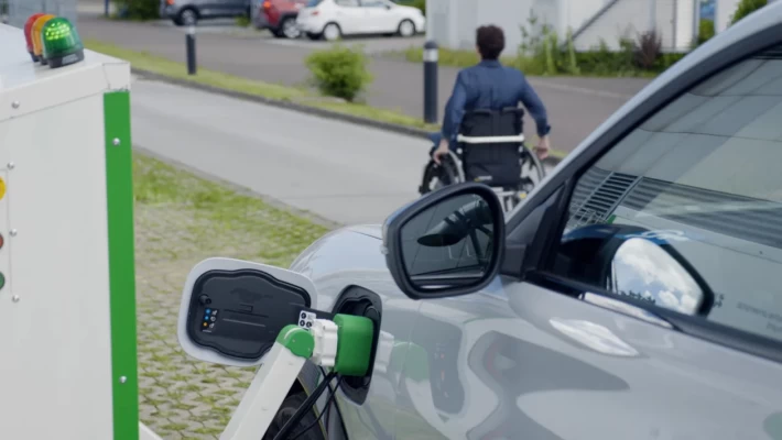 Roboter-Ladestation bietet Hoffnung für behinderte EV-Fahrer