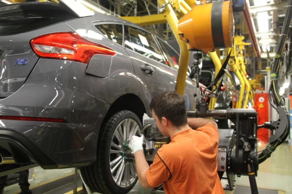 Ford plant, die Focus-Produktion ab August zu drosseln