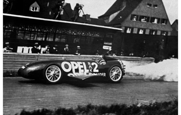 Opel feiert 160-jähriges Bestehen